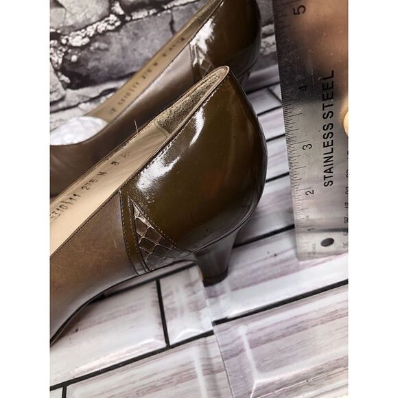 Salvatore Ferragamo Brown Leather Almond Toe Pump Heels Women Sz 8AAA US/38.5 - Picture 13 of 16